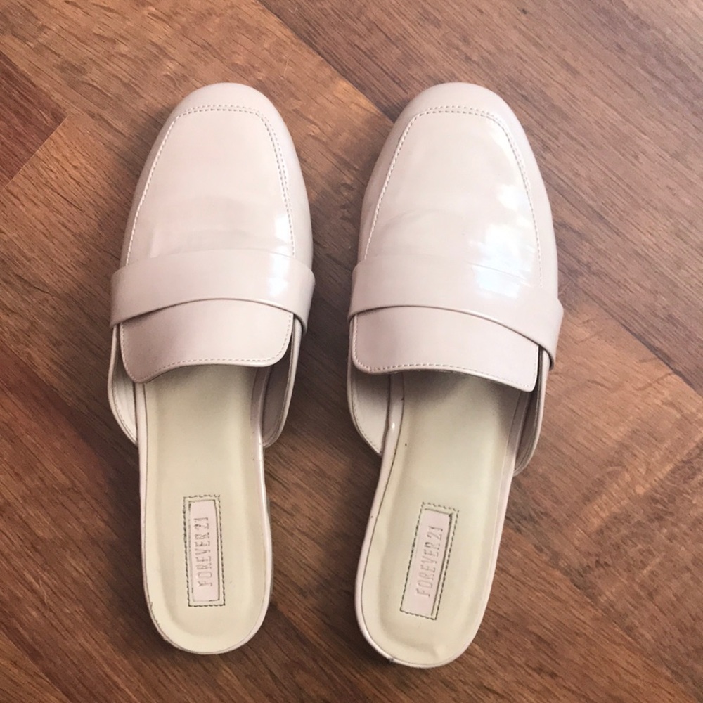 Very comfortable, runs about a 1/2 size small